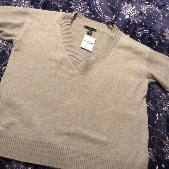 🖤NWT v neck sweater 🖤 - Picture 4 of 4